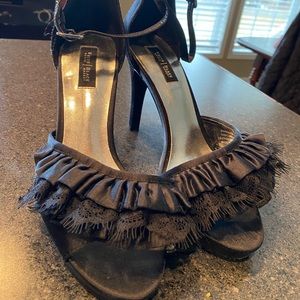 Women’s 7.5 White House Black Market heels